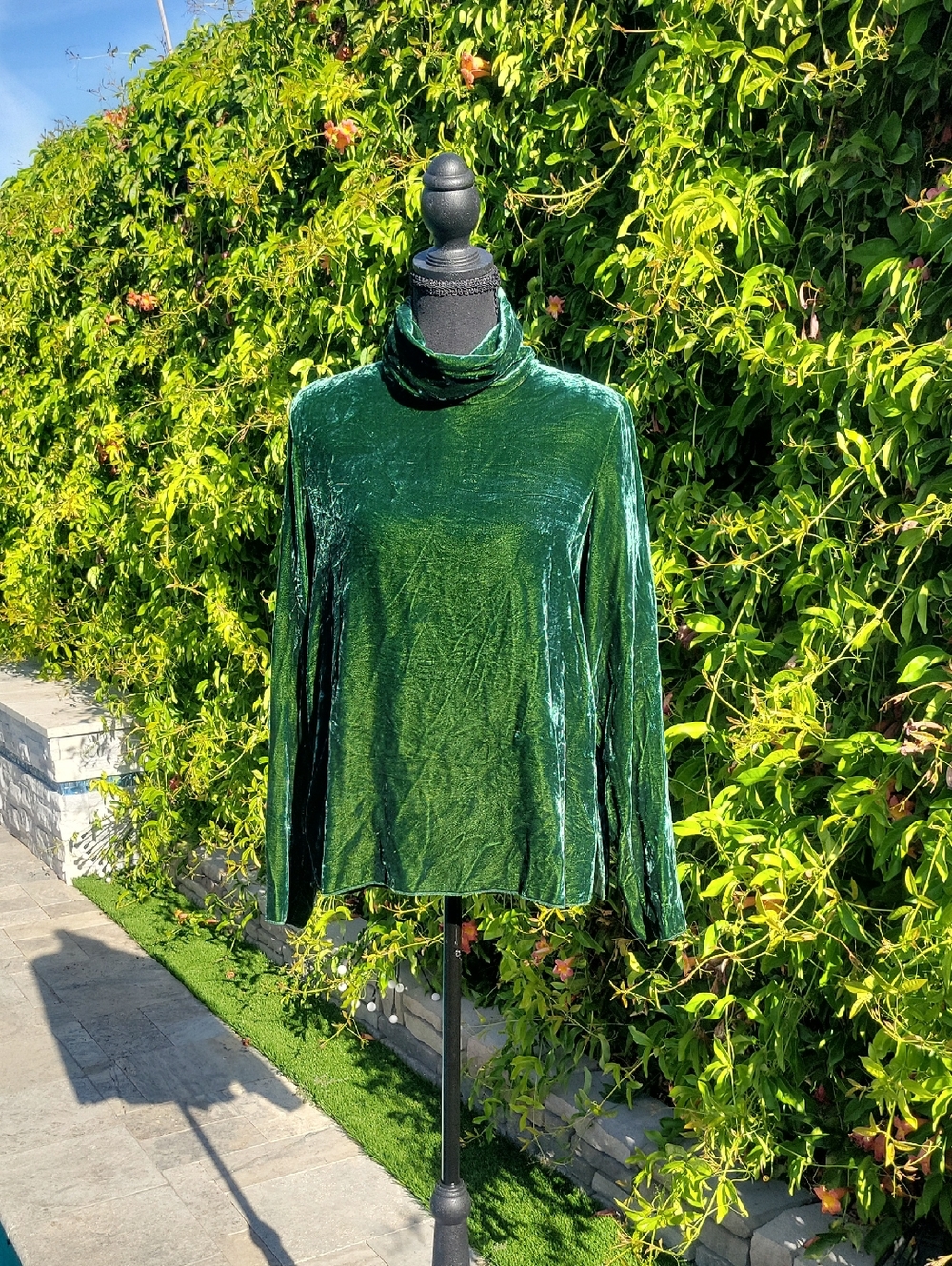 Deep Green Multitone Velvet Turtleneck With Slit Sleeves And Hem.